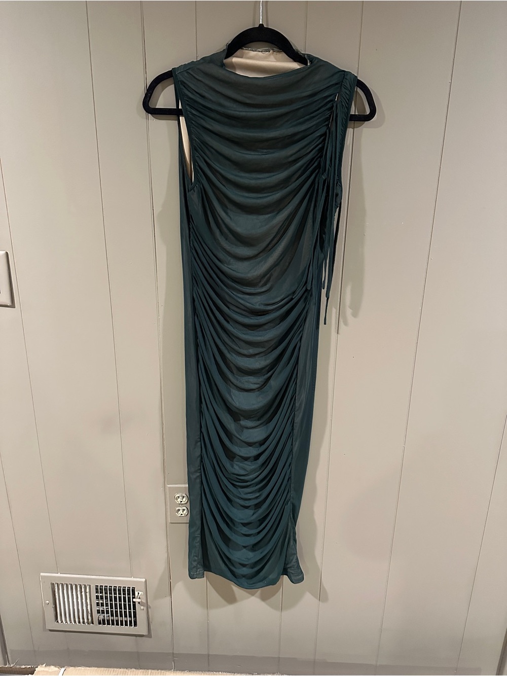 Ruched Sleeveless Emerald Green Midi Bodycon Dress - size XL lots of stretch